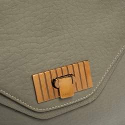 مملوكة مسبقًا حقيبة كتف كلوي سالي جلد رصاصي بقلاب متوسطة 