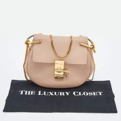 مملوكة مسبقًا حقيبة كتف كلوي درو ج لد وردي/بيج صغيرة