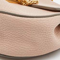 مملوكة مسبقًا حقيبة كتف كلوي درو جلد وردي/بيج صغيرة