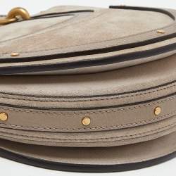 مملوكة مسبقًا حقيبة كروس كلوي بيكسي سويدي وجلد بيج مستديرة صغيرة
