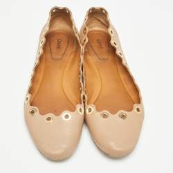 مملوكة مسبقًا Chloe Beige Scalloped Leather Eyelet Detail Ballet Flats Size 37.5