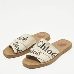 Pre Owned صندل فلات كلوي وودي قماش مطبوع شعار أبيض مقاس 38