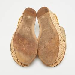 مملوكة مسبقًا صندل كلوى جلدي ذهبي برقائق الذهب كعب كورك مقاس 37