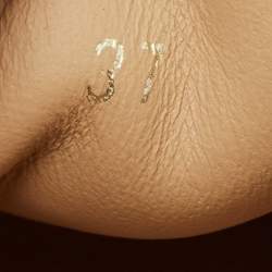 Pre Owned حذاء رياضي كلوي سوزانا جلد بيج مزين بدبابيس سهل الارتداء مقاس 37