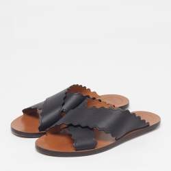 مملوكة مسبقًا صندل مسطح بتصميم متقاطع جلد أسود كلوي لورين مقاس 37