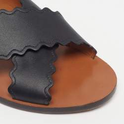 مملوكة مسبقًا صندل مسطح بتصميم متقاطع جلد أسود كلوي لورين مقاس 37