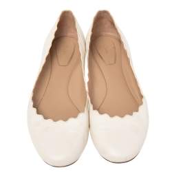 Pre Owned حذاء باليرينا فلات كلوي لورين جلد أبيض نمط مموج مقاس 38