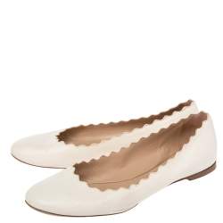 Pre Owned حذاء باليرينا فلات كلوي لورين جلد أبيض نمط مموج مقاس 38