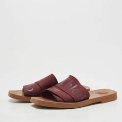 مملوكة مسبقًا Chloe Burgundy Canvas Logo Woody Flat Slides Size 38