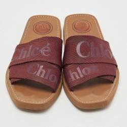 مملوكة مسبقًا Chloe Burgundy Canvas Logo Woody Flat Slides Size 38