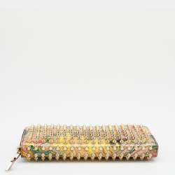 مملوكة مسبقًا محفظة كريستيان لوبوتان جلد لامع متعدد الألوان نقشة بانيتون مرصعة بمسامير سبايك بسحاب ملتف