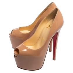 مملوكة مسبقًا Christian Louboutin Beige Patent Leather Highness Pumps Size 34