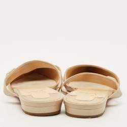 مملوكة مسبقًا Christian Louboutin Beige Leather Choc Lock Flat Mules Size 41