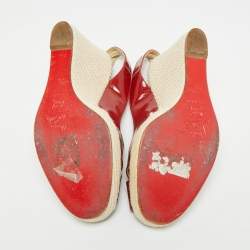 مملوكة مسبقًا صندل كريستيان لوبوتان بلاتفورم بكعب روكي جلد لماع أحمر مقاس 38