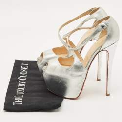 مملوكة مسبقًا حذاء كعب عالي كريستيان لوبوتان نعل سميك مقدمة مفتوحة كروس مي جلد ميتالك فضي مقاس 35