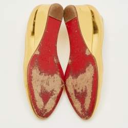 مملوكة مسبقًا حذاء كعب عالي كريستيان لوبوتان جلد ذهبي مقدمة مستديرة بكعب مقاس 38