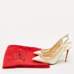 مملوكة مسبقًا حذاء كعب عالي كريستيان لوبوتان بريجاندي سبايك جلد لامع كريمي وبي في سي رباط خلفي مقاس 36.5