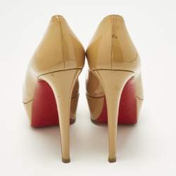 مملوكة مسبقًا Christian Louboutin Bianca Size 36 Beige Patent Leather Platform Pumps