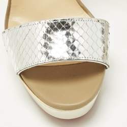 مملوكة مسبقًا صندل كريستيان لوبوتان دوفورا بنعل سميك PVC وجلد ثعبان فضي ميتاليك مقاس 37