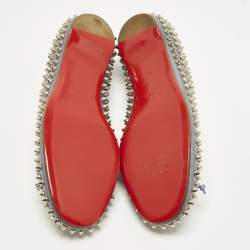 مملوكة مسبقًا حذاء باليرينا فلات كريستيان لوبوتان جاين سبايك جلد لامع رمادي مقاس 41