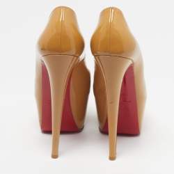 Pre Owned كريستيان لوبوتان حذاء ليدي بيب بكعب بلاتفورم من الجلد اللامع باللون البيج مقاس 37