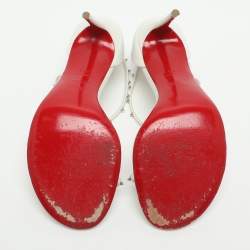 مملوكة مسبقًا Christian Louboutin Riojana Spikes Size 38.5 White Leather Sandals 