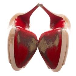 مملوكة مسبقًا حذاء كعب عالي كريستيان لوبوتان نعل سميك مقدمة مفتوحة ليدي جلد لامع بيج مقاس 39