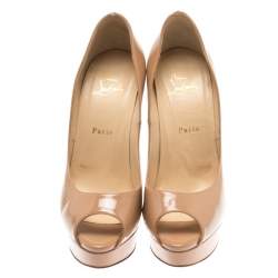 مملوكة مسبقًا حذاء كعب عالي كريستيان لوبوتان نعل سميك مقدمة مفتوحة ليدي جلد لامع بيج مقاس 39