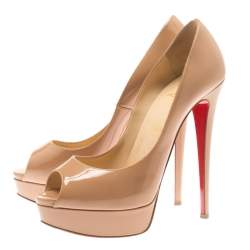 مملوكة مسبقًا حذاء كعب عالي كريستيان لوبوتان نعل سميك مقدمة مفتوحة ليدي جلد لامع بيج مقاس 39