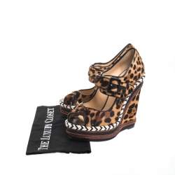 مملوكة مسبقًا صندل كريستيان لوبوتان هايغلاندير نعل سميك شعر عجل نقشة الفهد و حواف جلد مقاس 38.5