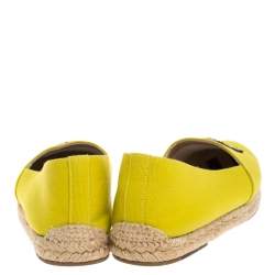 مملوكة مسبقًا Christian Louboutin Yellow Canvas Gala Embroidered Crest Espadrille Loafers Side 38
