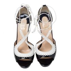 مملوكة مسبقًا صندل كريستيان لوبوتان أوبريسيما جلد لامع أبيض/ أسود مقاس 36.5
