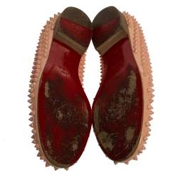 Pre Owned حذاء لوفرز كريستيان لوبوتان سليب أون سبايك رولينغ جلد لامع وردي فاتح مقاس 40