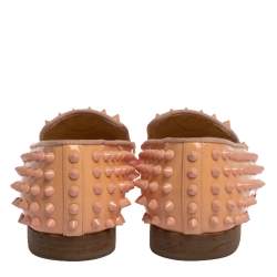 Pre Owned حذاء لوفرز كريستيان لوبوتان سليب أون سبايك رولينغ جلد لامع وردي فاتح مقاس 40