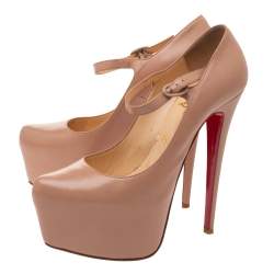 مملوكة مسبقًا حذاء كعب عالي كريستيان لوبوتان دافوديل ماري جين جلد بيج مقاس 39