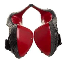 مملوكة مسبقًا Christian Louboutin Black Python Madame Butterfly Peep Toe Pumps Size 39