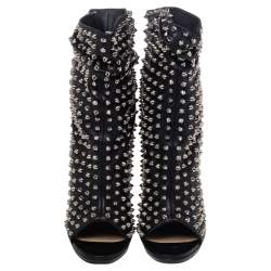 Pre Owned حذاء بوت كاحل كريستيان لوبوتان سلوشي مقدمة مفتوحة جوريلا جلد سبايك أسود مقاس 39.5