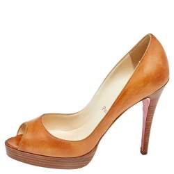 مملوكة مسبقًا حذاء كعب عالي كريستيان لوبوتان جلد بني فاتح مقدمة مدببة نعل سميك مقاس 38.5