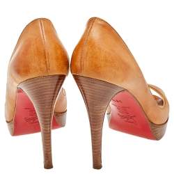 مملوكة مسبقًا حذاء كعب عالي كريستيان لوبوتان جلد بني فاتح مقدمة مدببة نعل سميك مقاس 38.5