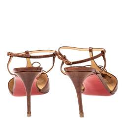 مملوكة مسبقًا حذاء كعب عالي كريستيان لوبوتان كروكوكيوتي جلد نقشة التمساح بني بحزام للكاحل مقاس 40