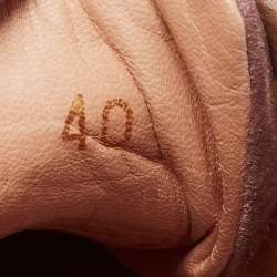 Pre Owned حذاء رياضي كريستيان لوبوتان لوي ف�لات ستراس سويدي وردي عنق مرتفع مقاس 40