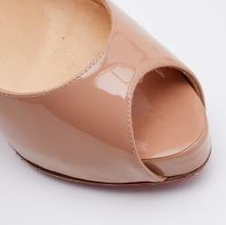 Pre Owned حذاء كعب عالي كريستيان لوبوتان نيو برايف جلد بيج لامع بمقدمة مفتوحة مقاس 37