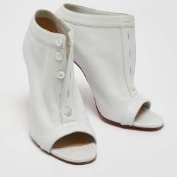 مملوكة مسبقًا Christian Louboutin White Leather Maotic Boots Size 38