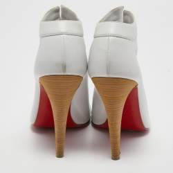 مملوكة مسبقًا Christian Louboutin White Leather Maotic Boots Size 38