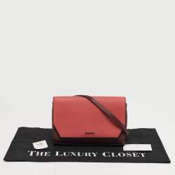 مملوكة مسبقًا حقيبة كروس بدن كوتش جلد سفينو خمري / وردي خوخي