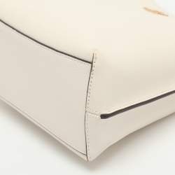 Pre Owned حقيبة دلو جلد أبيض كوتش مولي