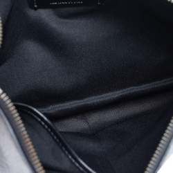 Pre Owned حقيبة كلتش كوتش كانفاس مقوى وجلد سوداء طباعة متعرجة بحمالة معصم 