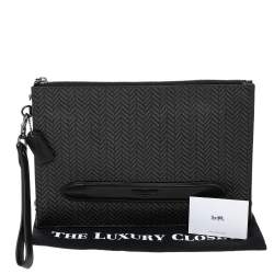 Pre Owned حقيبة كلتش كوتش كانفاس مقوى وجلد سوداء طباعة متعرجة بحمالة معصم 