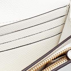 مملوكة مسبقًا محفظة بسلسلة كوتش كروشتاون جلد أبيض