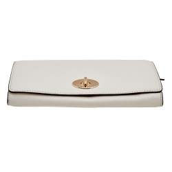 مملوكة مسبقًا محفظة بسلسلة كوتش كروشتاون جلد أبيض